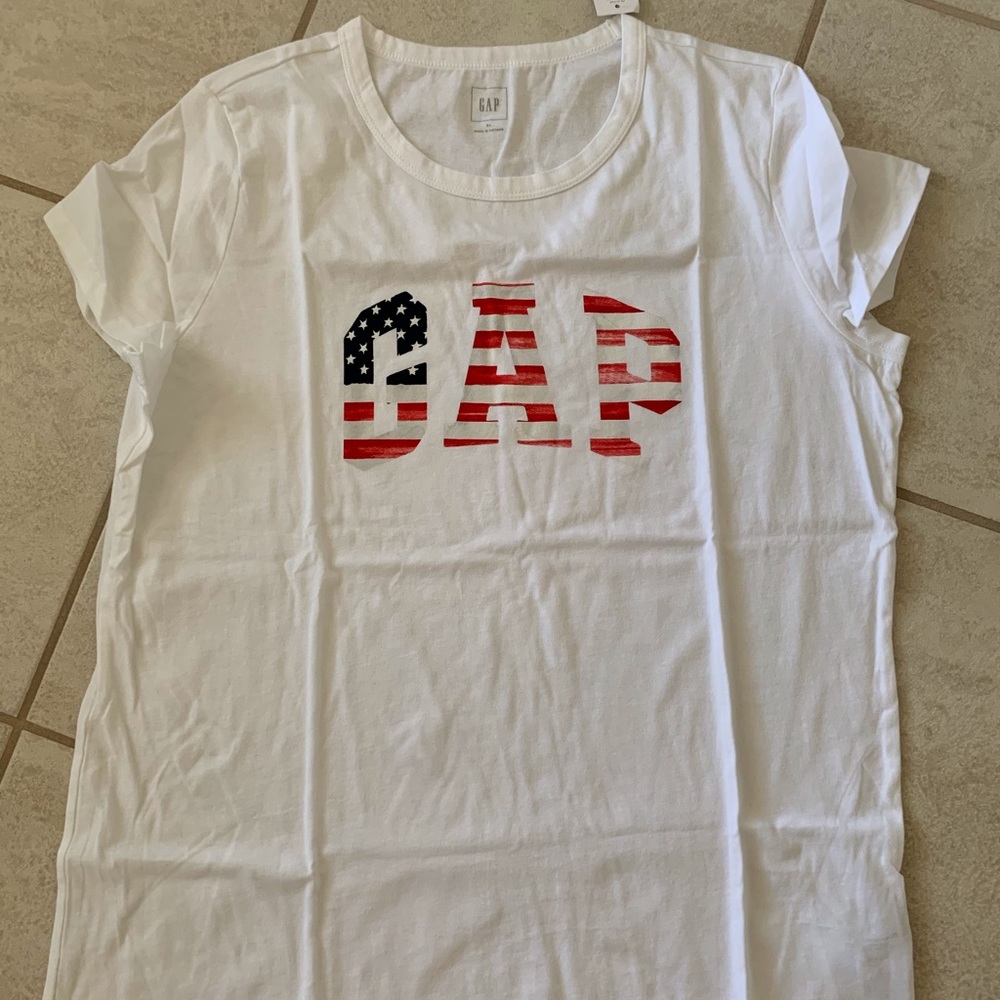 NWT Gap White T-shirt